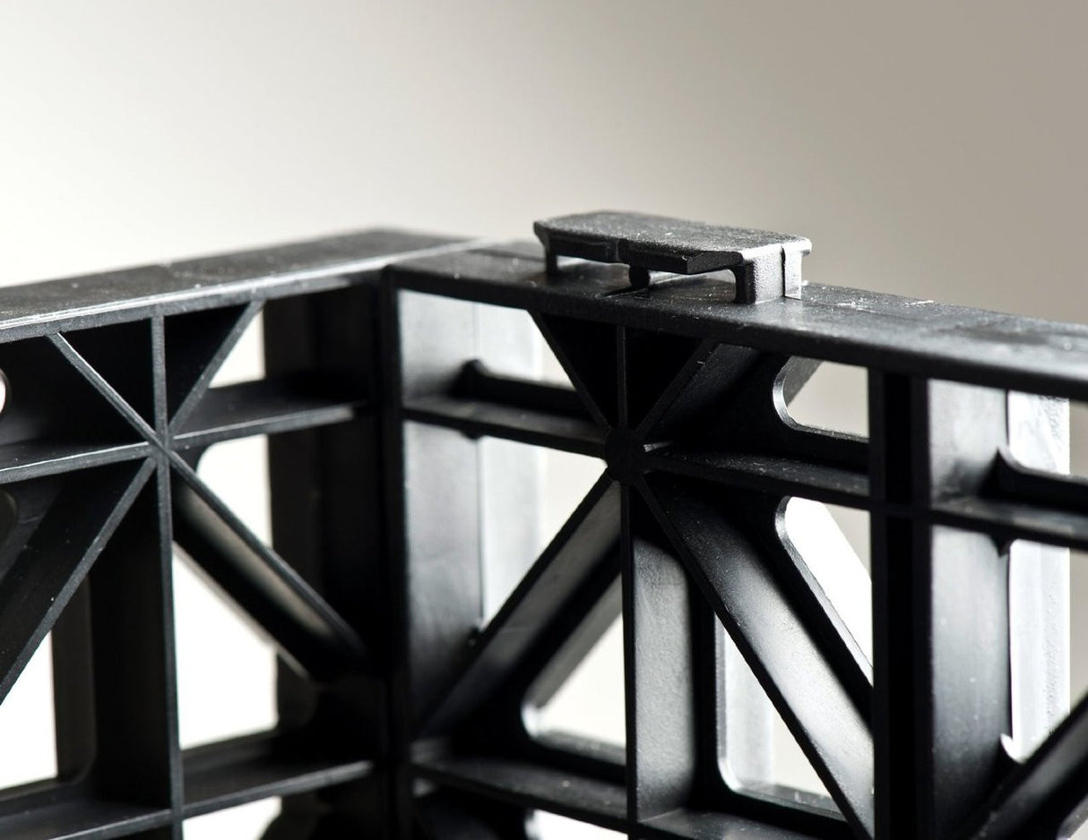 Close-Up of Inter-Locking Corner Joint